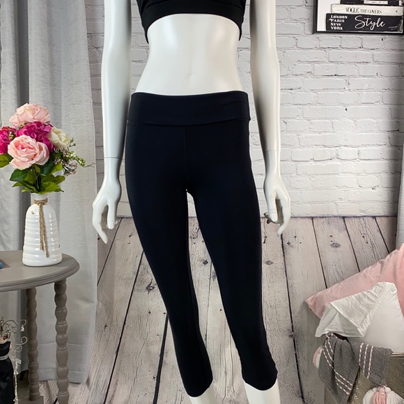 Forever 21 Pants - NWOT: FOREVER 21 Black Activewear Legging Capris Size: Small